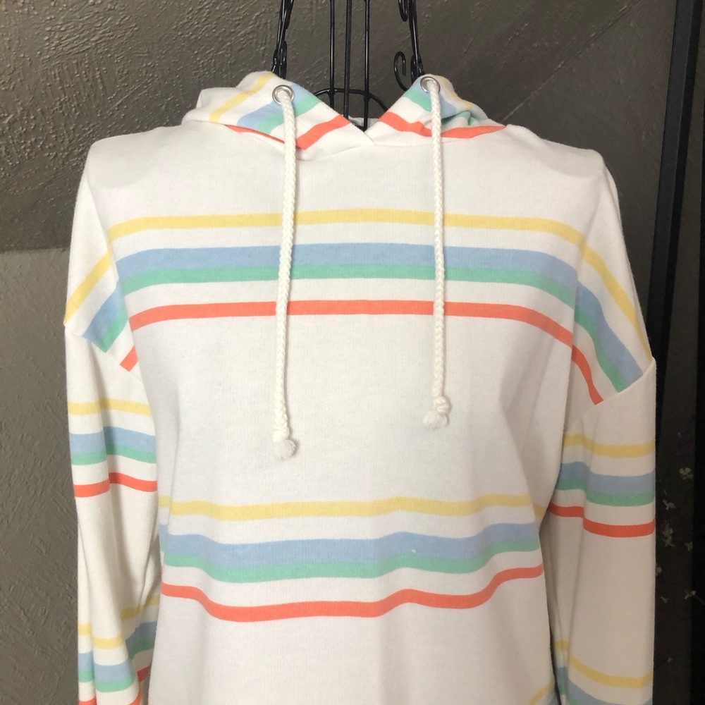 Tilly’s Light Hoodie - Picture 2 of 5